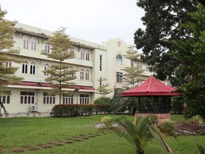 산아구스틴 대학교(University of San Agustin)의 헤레라 홀, 서부 비사야 지역 최초의 대학교.