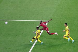 2022년 FIFA 월드컵 개막전에서 카타르와 함께한 문타리