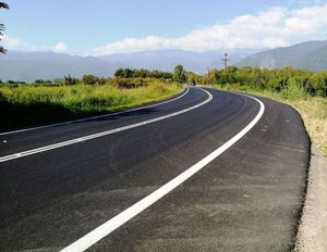 폴리카스트로로 가는 도로