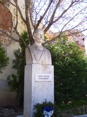 니콜라오스 피르자스의 흉상