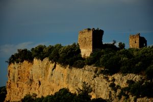 도시 외곽의 비잔틴 제국 아반다스 성 유적(아바스)