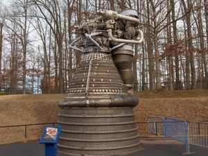 미국 우주 및 로켓 센터(U.S. Space & Rocket Center)에 전시된 F-1 로켓 엔진, 앨라배마 주(Alabama) 헌츠빌(Huntsville).