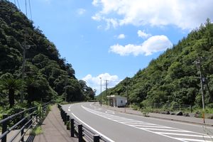 사쿠라지마와 오스미 반도 사이에 있던 세토 해협의 현재 (그림 오른쪽이 사쿠라지마)