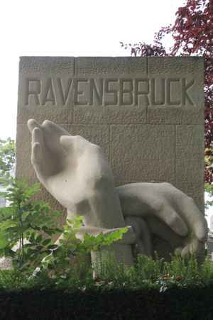 라벤스브뤼크 강제 수용소 추모비, 페르 라셰즈 묘지, 파리