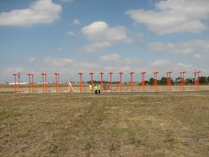 A6-ERG가 활주로를 벗어났을 때 ILS 로컬라이저 손상