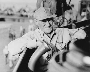 1944년, 기함 렉싱턴에 탑승한 마크 미처 제독.