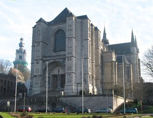 생트-왈트루드 대학 교회와 몽스 시계탑