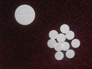 다양한 크기의 가톨릭 무교병.