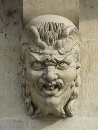 381개에 달하는 마스카롱은 르네상스 시대의 원본을 복제한 것이다.