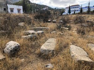 셰프샤우엔 유대인 묘지. 이베리아 출신의 하케티아 화자인 유대인들은 한때 셰프샤우엔 인구의 3분의 1을 차지했다. 묘지 외에도, 멜라의 유적도 남아있다.