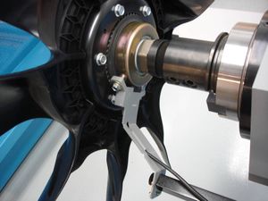 홀 효과 센서가 있는 엔진 팬