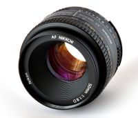 사진 렌즈(단초점 렌즈): 초점 거리 50mm, F값 1.8