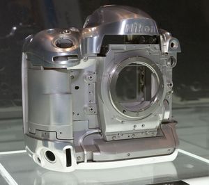 니콘 D4 마그네슘 합금 프레임