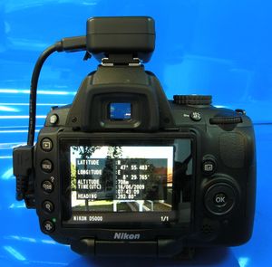 GPS Solmeta N2가 장착된 니콘 D5000