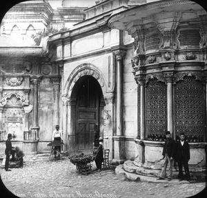 1903년 모스크의 정문과 세빌