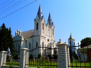 성 안나 로마 가톨릭 대성당과 성모 승천 정교회 대성당