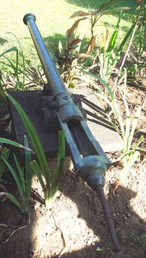 발리 박물관 후장식 선회포(세트방). 길이: 1833mm. 구경: 43mm. 자루 길이: 315mm. 가장 넓은 부분: 190mm(베이스 링).