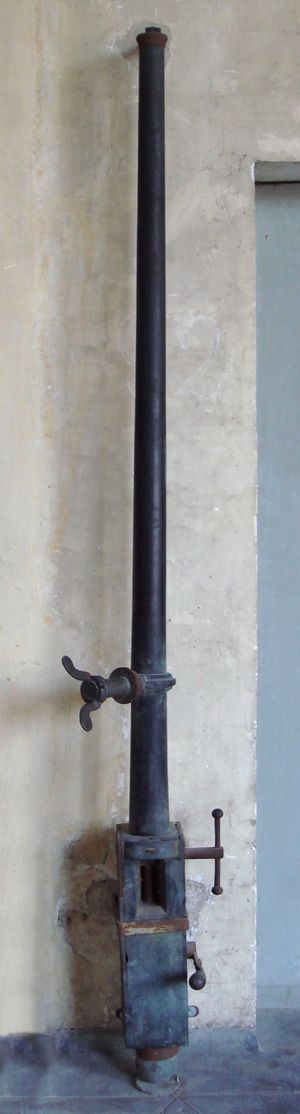 미국 1890년 30mm 강철 강선 후장식 선회포, 1898년 마다가스카르에서 프랑스로 가져옴. 길이 230cm.