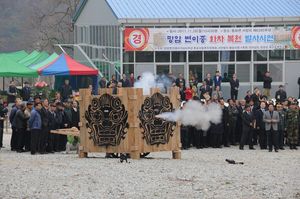 장성 육군 포병학교 시범에서 총열을 발사하는 망감 화차
