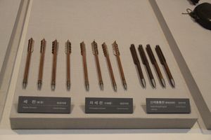 총통기 화차는 금속 촉이 달린 작은 화살인 세전(細箭)을 사용했다.