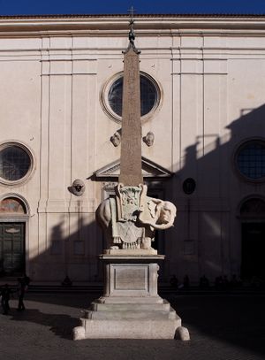 베르니니와 에르콜레 페라타가 조각한 미네르바의 풀치노. 로마에 있는 11개의 이집트 오벨리스크 중 하나의 받침대 역할을 한다.