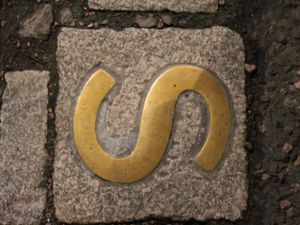 에든버러 로열 마일의 홀리루드 수도원 성역 표시