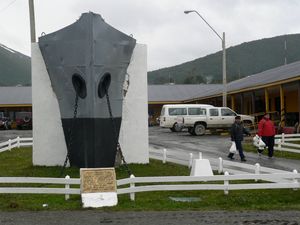 어니스트 섀클턴의 코끼리 섬에 고립된 대원들을 구조하기 위해 1916년에 사용된 예인선 옐초의 선수 부분.