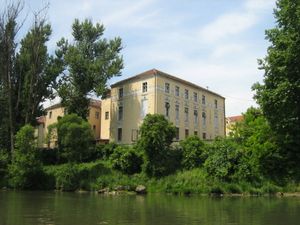 오스트리아-헝가리 제국 통치 하에 지어진 유사 무어 양식 건축물의 예시