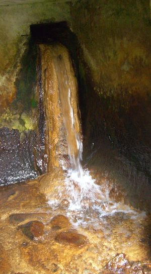 크르니 구베르("Crni Guber") 철분 샘물