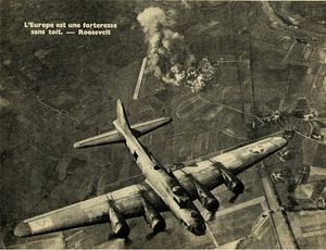 제94폭격단 B-17 플라잉 포트리스가 언급된 포케불프 공장을 목표로 폭격하는 모습