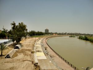 아바즈 시 인근의 카룬강