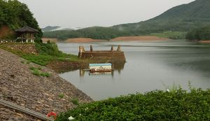 덕동저수지의 모닝글로리 여수로