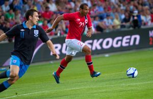 다우닝(왼쪽)이 2012년 잉글랜드에서 활약하고 있다