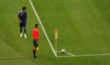 코너킥을 준비하고 있는 구르퀴프(8). 프랑스를 위해