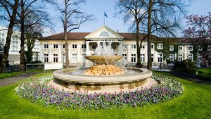 바트 노이에나르의 테르말 바데하우스 운트 쿠어하우스