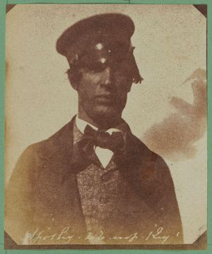 존 맥코시가 1849년에 촬영한 제2 봄베이 유럽 연대 소속 약제사의 모습