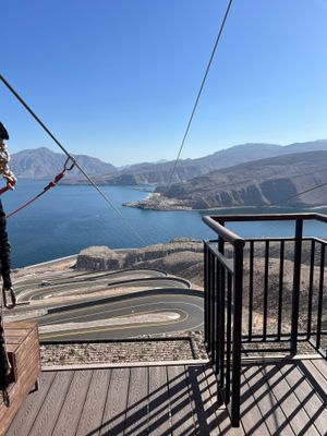 km}} 수상 짚라인