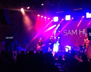2014년 콘서트 중인 샘 헌트