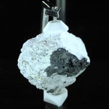 달 고지의 돌(사장암). 아폴로 16호에서 채취.