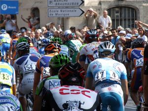 2006년 투르 드 프랑스 타르브에서 열린 경기, 많은 인파가 몰렸다