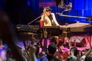 2021년 70번째 생일 콘서트에서 공연하는 찰리 가르시아