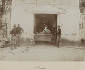 1899년경의 홀로 관문