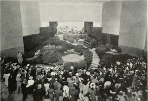 박람회에서 Voder 시연, 키보드 조작 음성 합성 장치