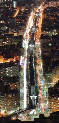 몽파르나스 탑에서 바라본 6호선 서쪽 방면 지상구간의 야경: 위에서부터 세브르-레쿠르베, 캄브론, 라 모트 피케-그르넬, 뒤플렉스, 비르-아케임 역