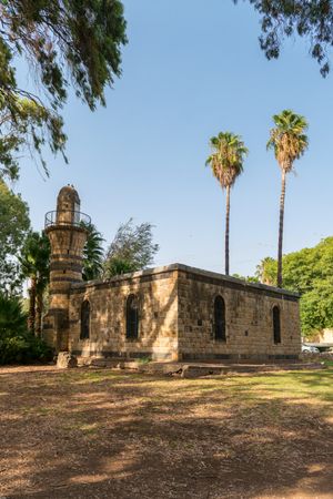 키르야트시모나 역사 박물관, 이전 알-칼사 모스크