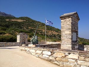 조지 N. 스파노스를 기리는 기념관; 크리소스토모스, 이카리아