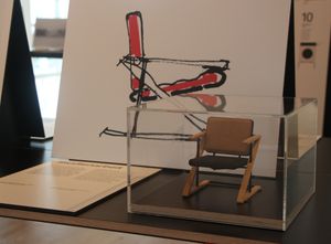 람스의 1952년 학부생 시절 작품인 의자 모델