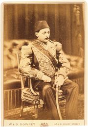 1867년 7월 13일, 발모럴 성에서 유럽을 방문한 삼촌을 따라온 황태자 무라트(사진: W. & D. Downey)