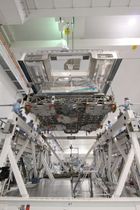 SSPF에서 작업대에서 들어올려지는 ELC-4