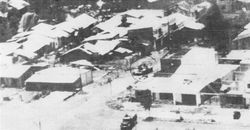 미국 육군 AH-1 코브라 헬리콥터 건십에 의해 안록에서 파괴된 북베트남 T-54 또는 Type 59 탱크